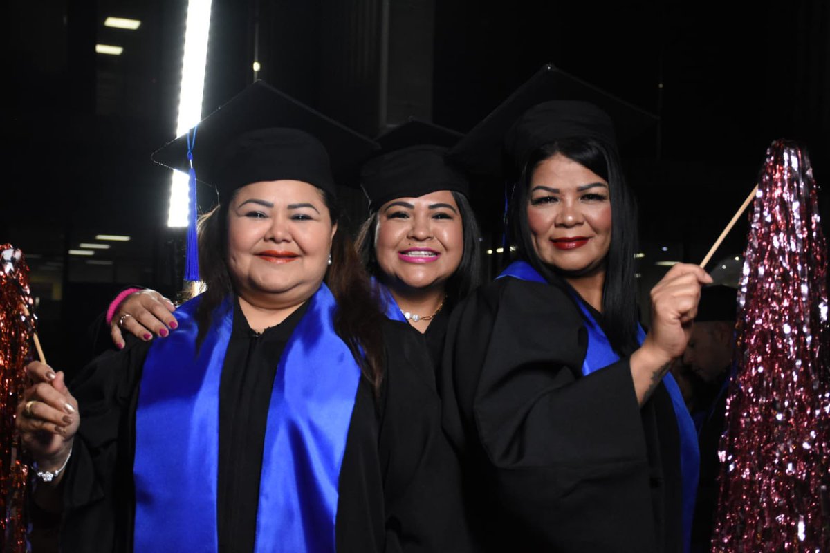 SanPedroNL's tweet photo. 🎓 5.ª Generación Prepa para Adultos #SanPedroGarzaGarcía
¡Felicidades a todas y todos! 👩🎓👨🎓 100% de beca ✔ Qué sigan los éxitos.
📍Instituto de Formación y Perfeccionamiento Policial, #IFPP
María Cantú Treviño 329 La Leona #SPGG
#IFPP #educación https://t.co/lNZG3w7n0u