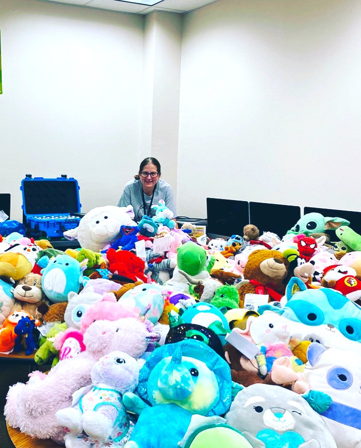 CoyotesRead's tweet photo. Our Stuffed Animal Sleepover is a huge success! Our “stuffies” are having a blast in the library! More will be posted later. The “stuffies” are waking up early tomorrow to wish our #ScienceOlympiad team good luck! #StuffAnimalTakeover #WeAreKISD @KilleenISD_ @KISDLibraries https://t.co/WTjZE26WwX