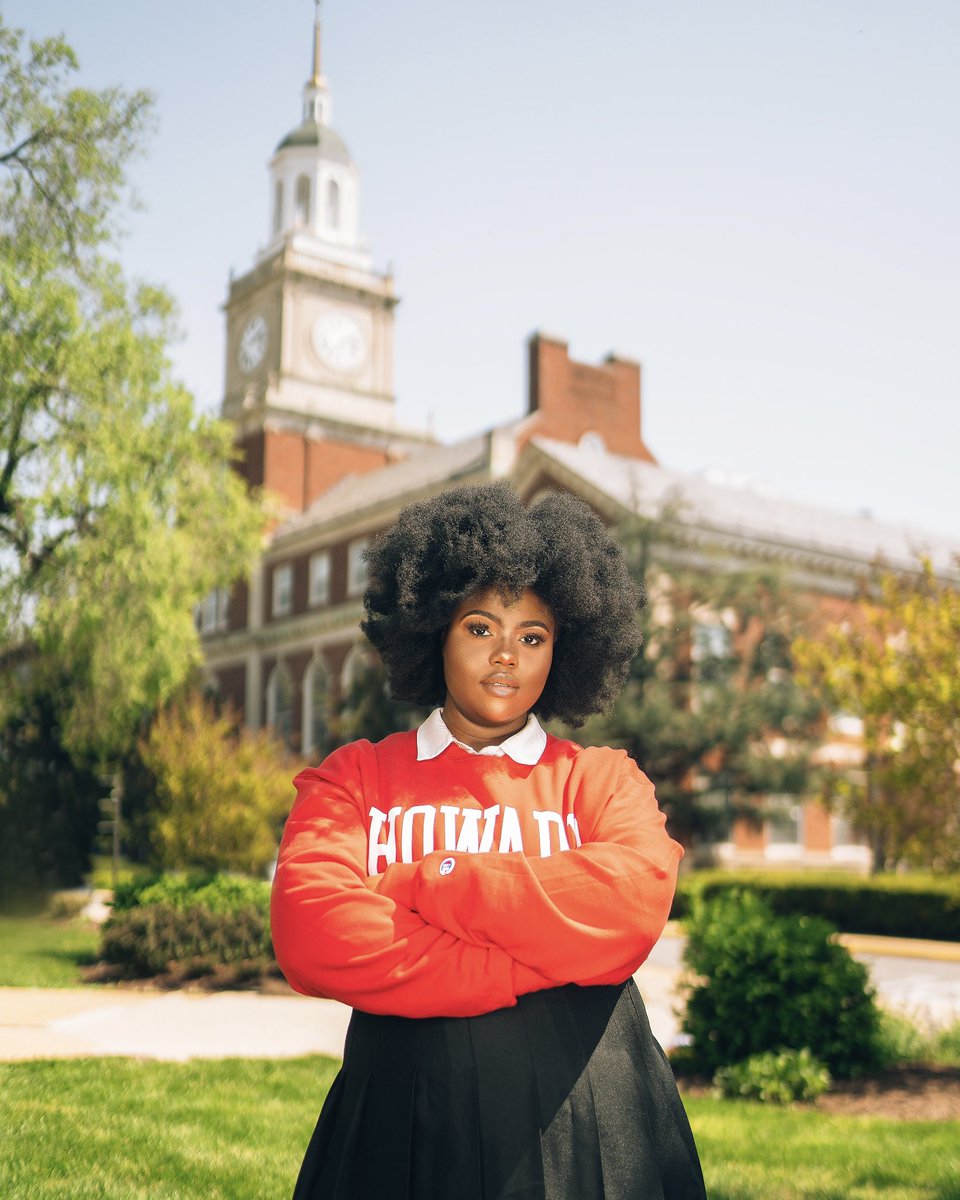 Visualizedbymal's tweet photo. If you’re graduating from Howard University look no further… book your graduation photoshoot with me 🔥〽️. https://t.co/V6kUnNnyZq