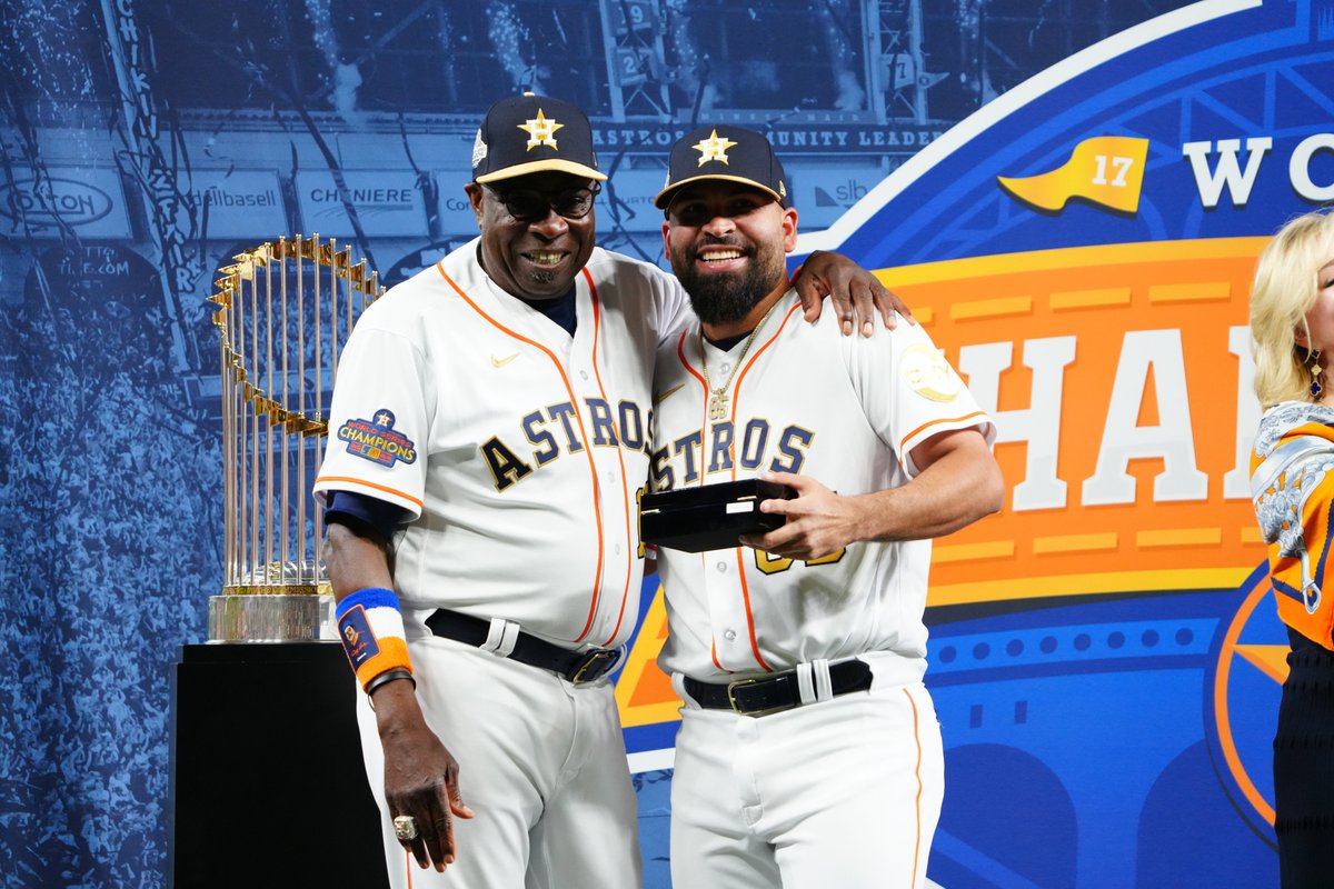 MLB México tweet media