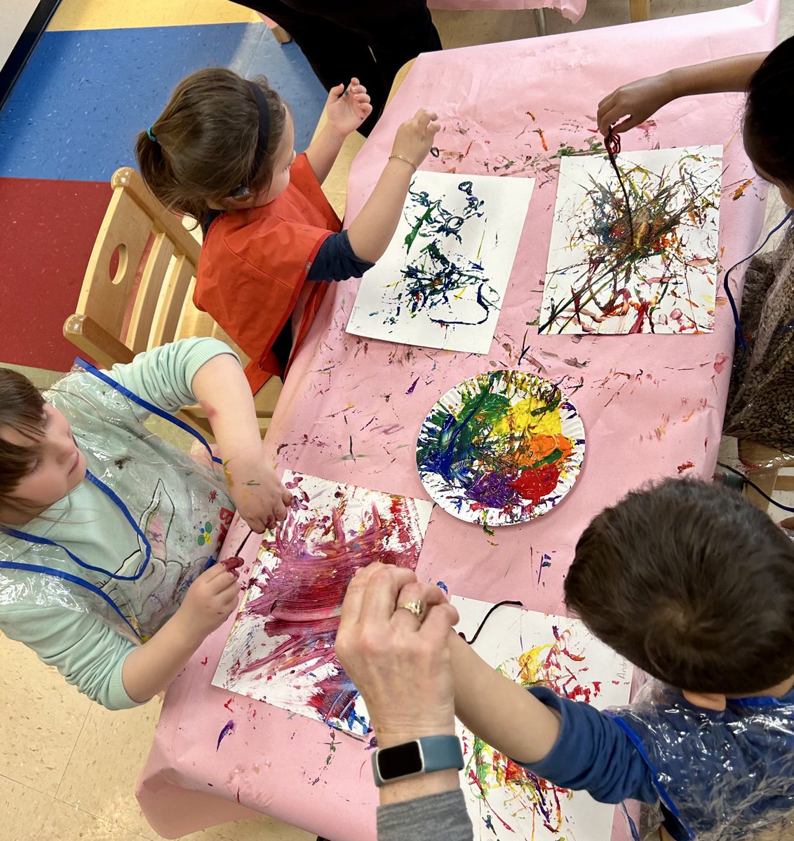 MrsZ_uccala's tweet image. Smudging, dropping, crinkling, wiping, blobbing, smearing, squeezing, and pushing just to name a few… yarn art allows students to focus on the process! “What happens if….?” #teachingforunderstanding @Hubbard_School