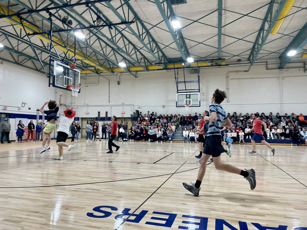 DiandraLaielli's tweet image. Ended #MarchMATHness by announcing the grade level finalist and champions at the Staff vs. Scholar basketball game 🏀 What a fun way to end to an exciting month! Great job organizing, Mrs. Mittelman! @lauramurphhs #BrigSTRONG @Glennr1809 @cp316 @brigschools