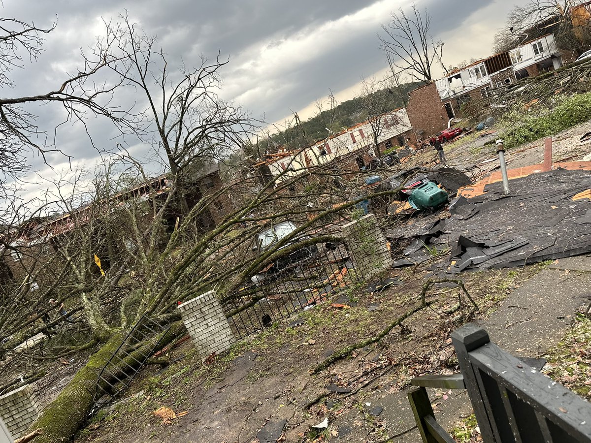 connor_odell's tweet photo. @KATVNews @KARK4News @THV11 
Sanford Apartments #LittleRock #littlerocktornado https://t.co/PIAgg5Vvmd