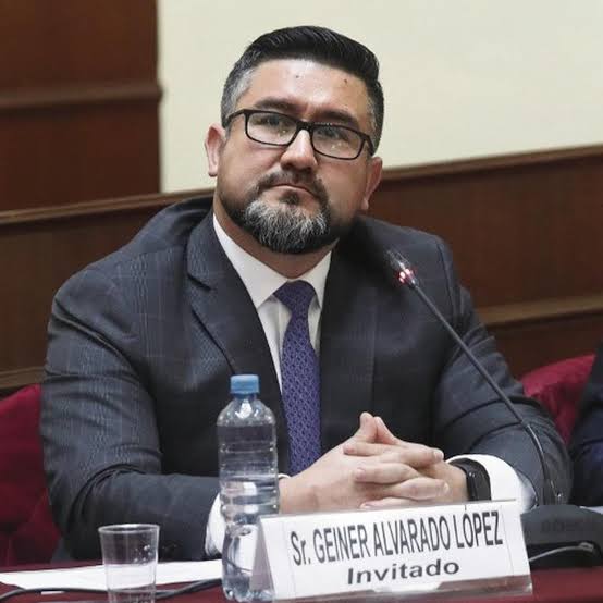 🗣️ATENCIÓN 📢📢📢
¡Pa' la cárcel!
Dictan prisión preventiva contra el ex ministro de vivienda de Pedro Castillo, Geiner Alvarado.