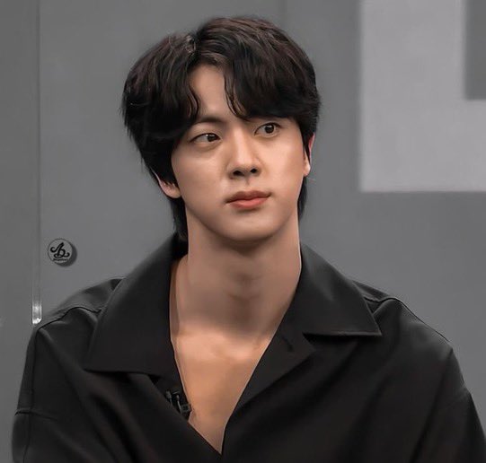 jinsbun's tweet photo. how am i supposed be sane when he looks like this https://t.co/JCErNDkLCi