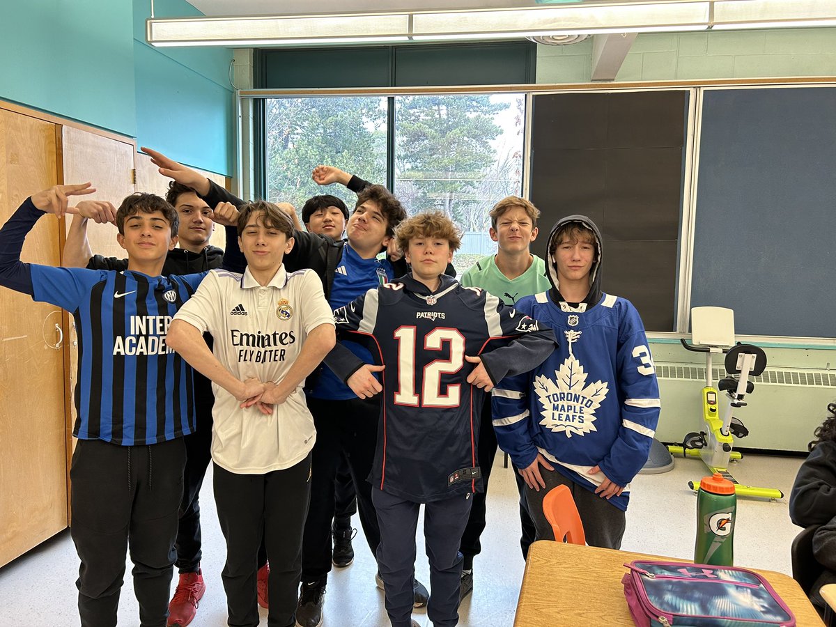 sciencecart's tweet photo. Jersey day!! The end of our intramural games! #MarchMadness @StVincentOak @HCDSB https://t.co/ZGRph0yIVw