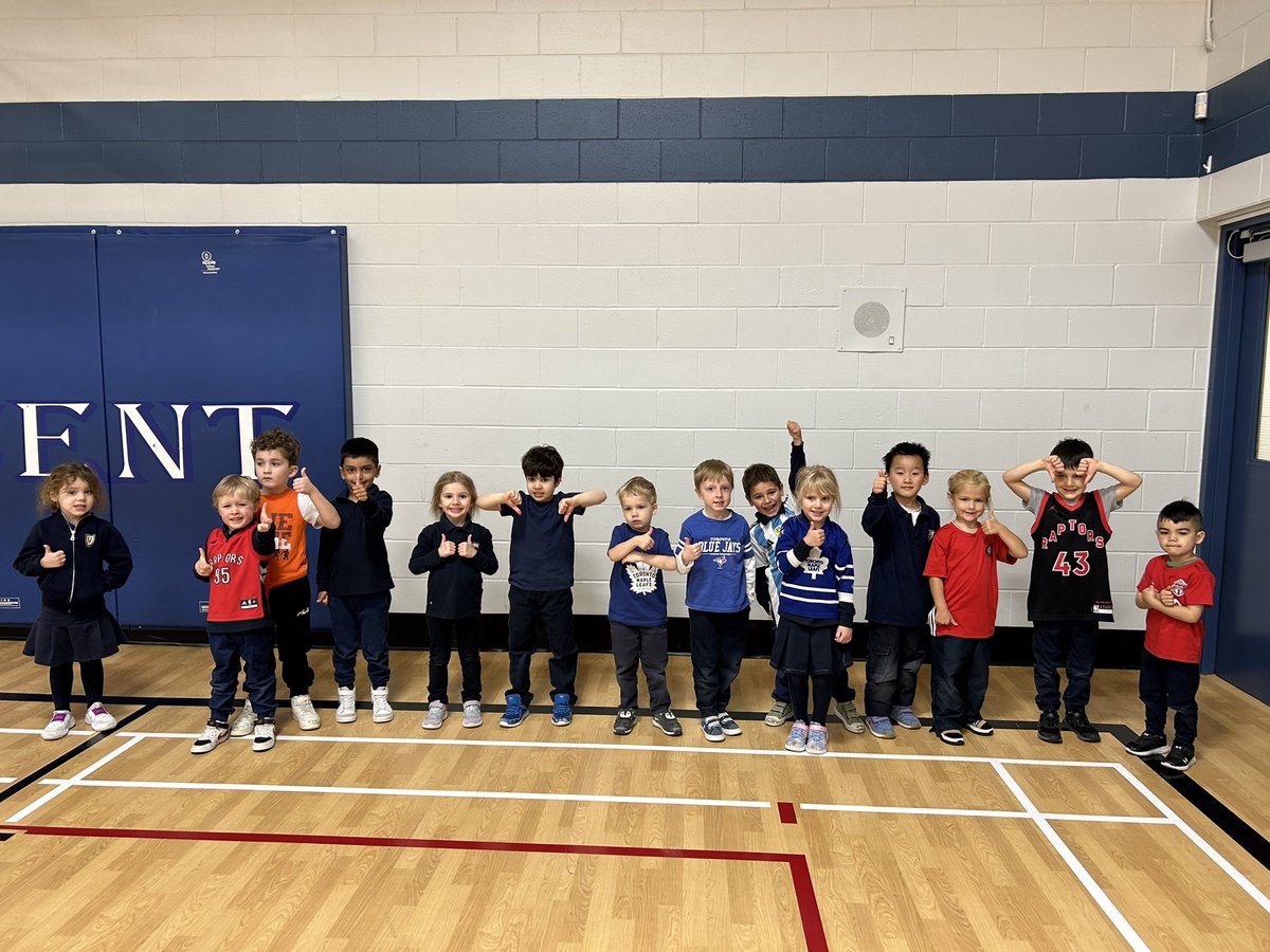 sciencecart's tweet photo. Jersey day!! The end of our intramural games! #MarchMadness @StVincentOak @HCDSB https://t.co/ZGRph0yIVw