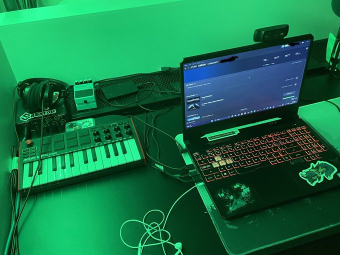 new desk/setup >:3 https://t.co/tAADrvnrqZ