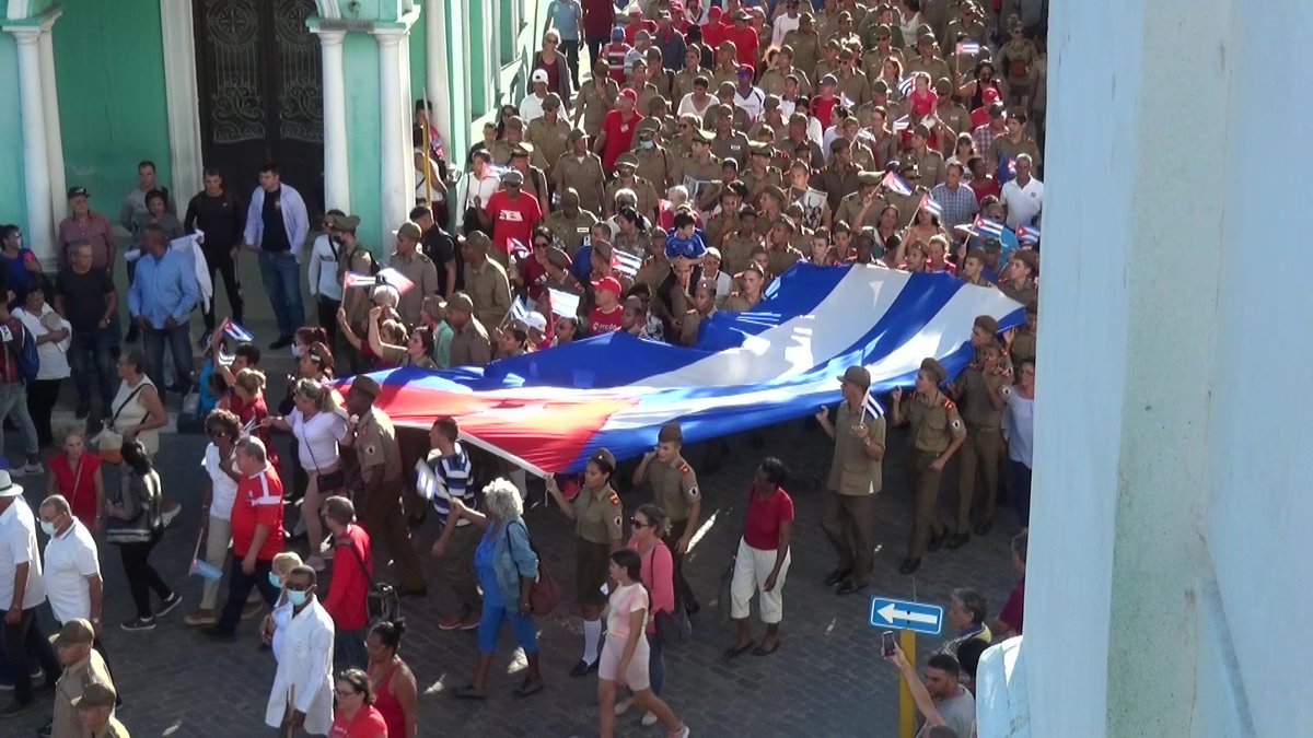 Colina_CTCuba's tweet photo. Gracias a nuestro heroico pueblo, que es quien merece disfrutar la Victoria 
#CubaGanó
#CubaPorLaVida https://t.co/SA1m5X0fFv