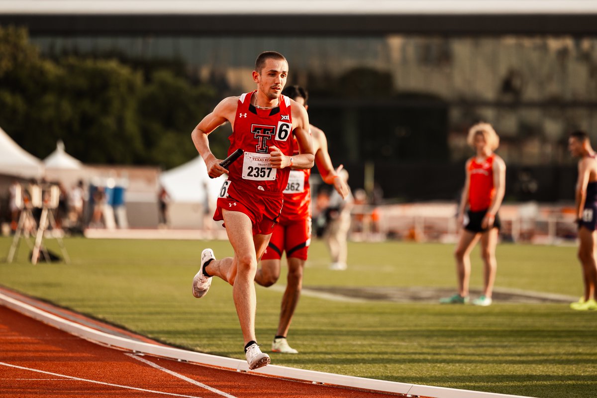 The men of Texas Tech win the DMR!

Kirk Zuber, Shaemar Uter, Marco Vilca and EJ Rush combine for a time of 9:41.07!

#WreckEm