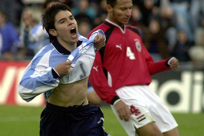 ArcoInvicto's tweet photo. El equipo del Profe registró, no solo su mejor fase de grupos, sino que la mejor fase de grupos de la historia de la "selección.
Esta constó de 14 goles a favor (5 de #Saviola), solo 2 en contra y un perfecto 9/9.
#Egipto🇪🇬, #Jamaica🇯🇲 y #Finalndia🇫🇮 , sus victimas. https://t.co/uYczFLUHrr