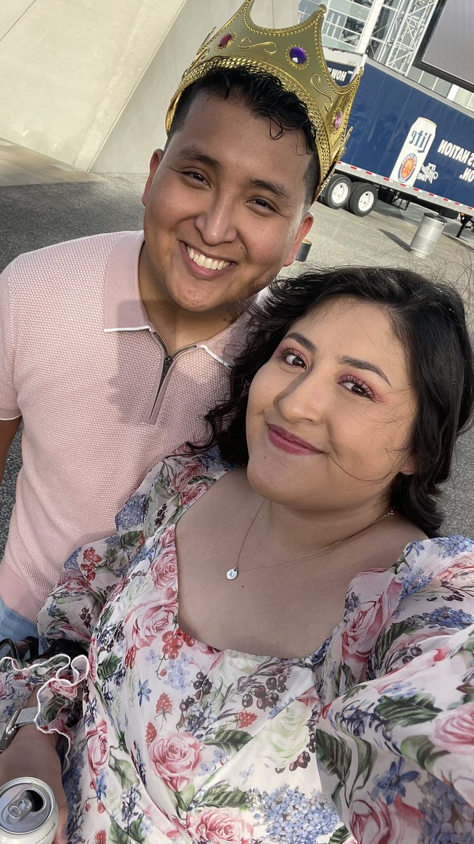 jayn98's tweet photo. We made it! #ArlingtonTSTheErasTour @taylorswift13 @taylornation https://t.co/uq13JVE6TW