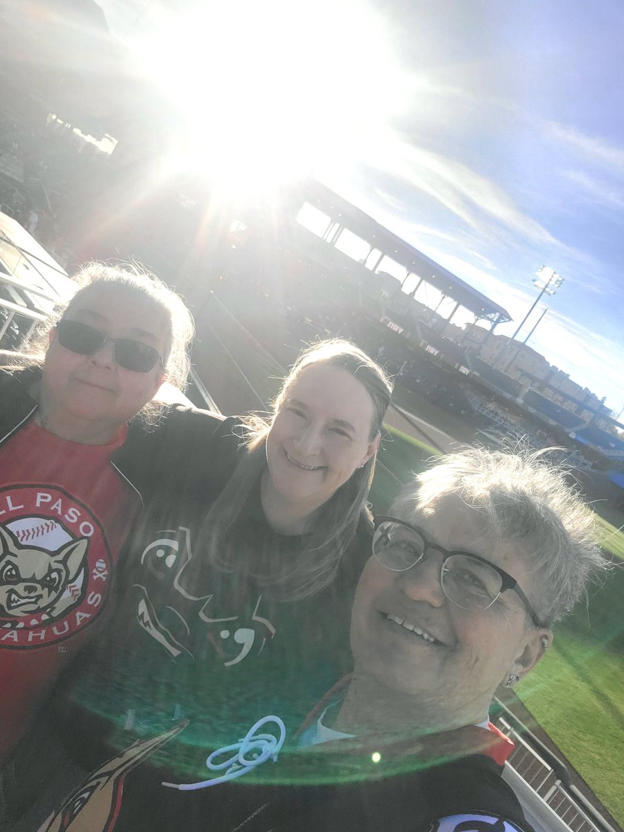 m13bull's tweet image. Opening Night!!! Start of year 10. So excited. Plat Ball!! @epchihuahuas @DukeofNebraska #boysofsummer ⚾️