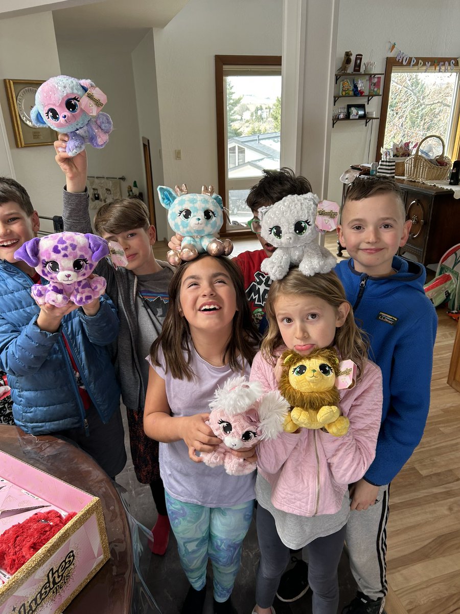 jmrzwatts's tweet photo. So much fun with the neighbor kids at our P. lush Pets party! Thank you @Tryazon @SpinMaster #ThatPlushLife #plushespets #spinmaster and #Tryazon https://t.co/2I24uEp15y
