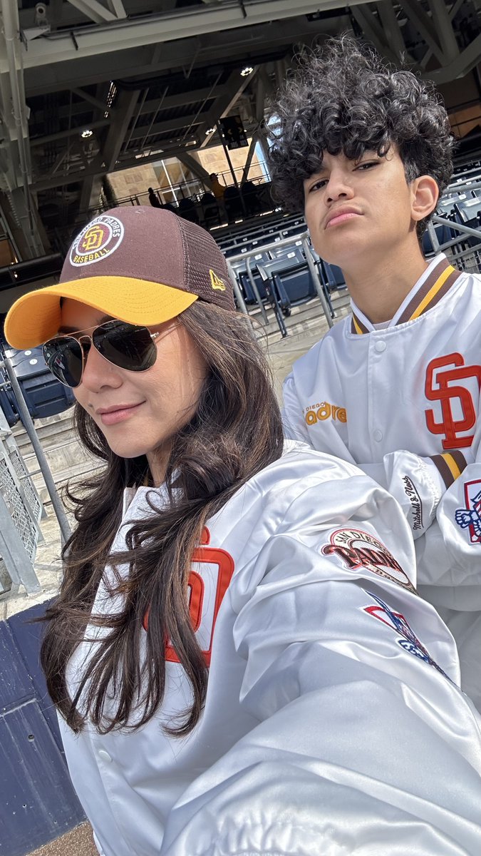 Opening Day series day ✌🏼 #bringthegold #americasfinestcity #LFGSD 💛🤎