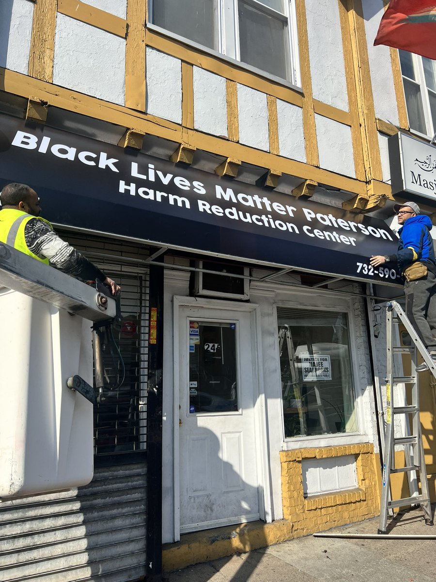 zellieimani's tweet photo. This is historic!!

Black Lives Matter Paterson signed a lease to transform a vacant storefront into a Harm Reduction center!

We are tackling houselessness and the opioid crisis head on through resources  and care. 

Any amount of donations helps: https://t.co/GBdQ5OEIOI https://t.co/gAevsw1yda