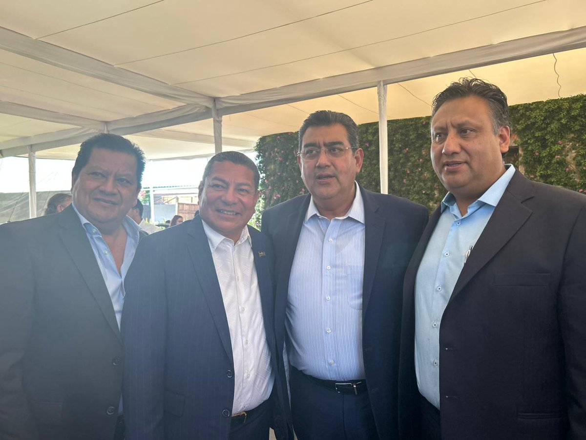 JaimeG_Roque's tweet photo. Esta tarde acudimos al informe de los 100 días de gobierno del Gobernador Sergio Salomón Céspedes Peregrina, en quien hemos encontrado los trabajadores de la educación un aliado respetuoso de los derechos laborales.

#ElSNTEsomostodos https://t.co/RpdvipXWjA