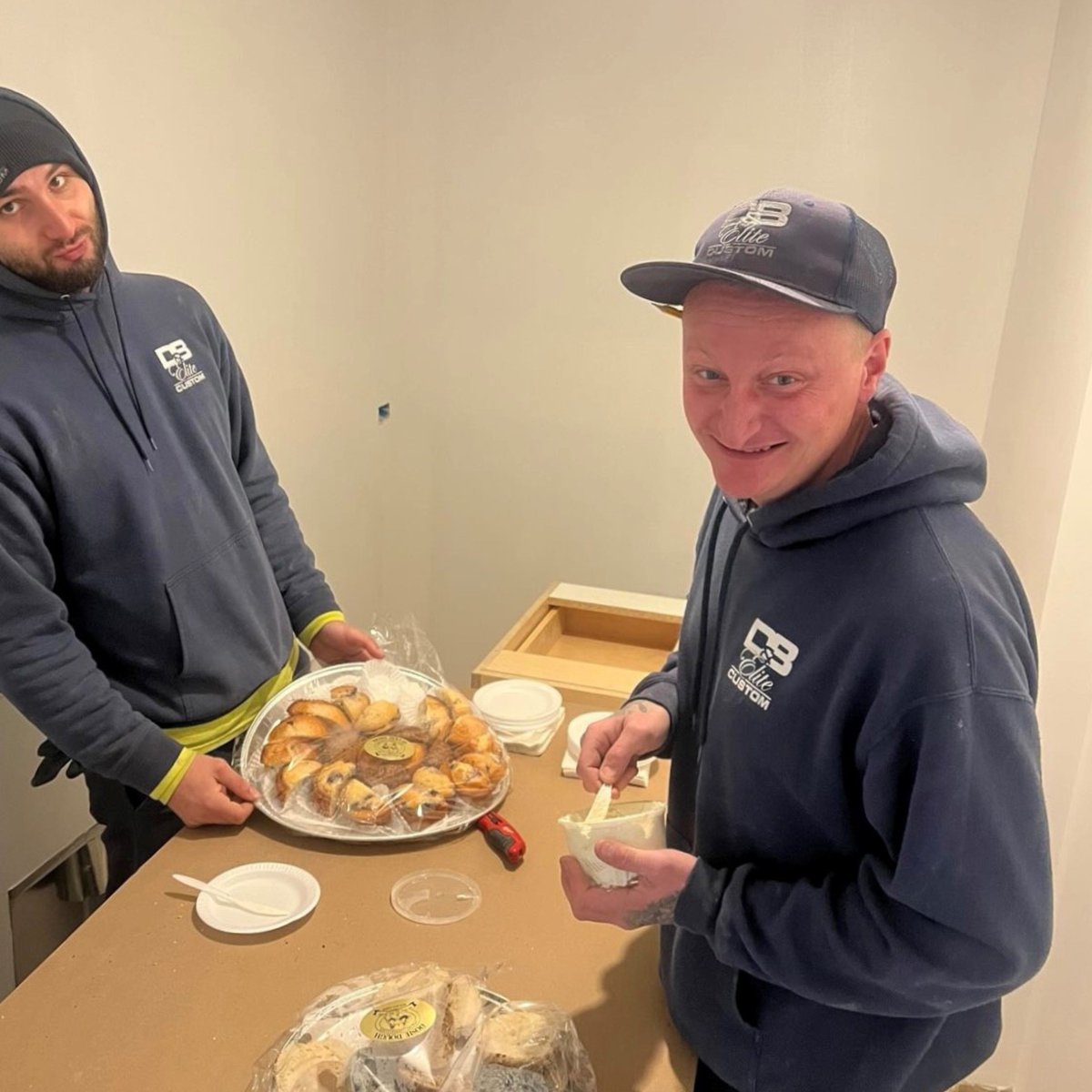 dbelitecustom's tweet photo. A Wyomissing, PA home is currently receiving an amazing first floor transformation!
🚚Things really started coming to life this week when our Trade Partner @AdelphiKitchens delivered cabinets.
🥯Our Elite team was fueled by delicious @DosieDough that our client kindly delivered. https://t.co/shWqrCHcYc