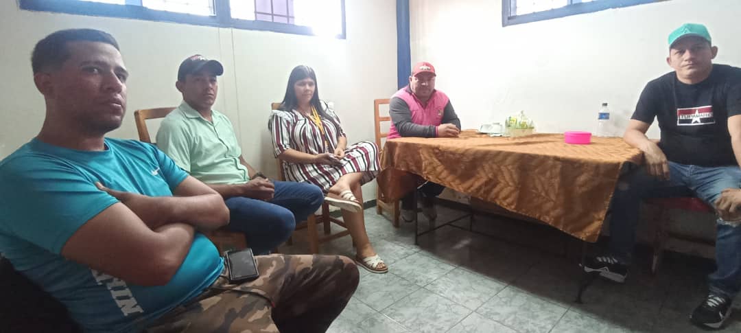 Infante_MRT's tweet photo. Desde Valle de la pascua municipio @Infante_MRT
la estructura política visito la Célula Estudiantil Universitaria con el fin de intercambiar saberes y experiencias sobre el planteamiento  consejista  en nuestras Universidades.
#MaximaConcienciaPopular
#ComunaYProducción https://t.co/dV9uj6cc08