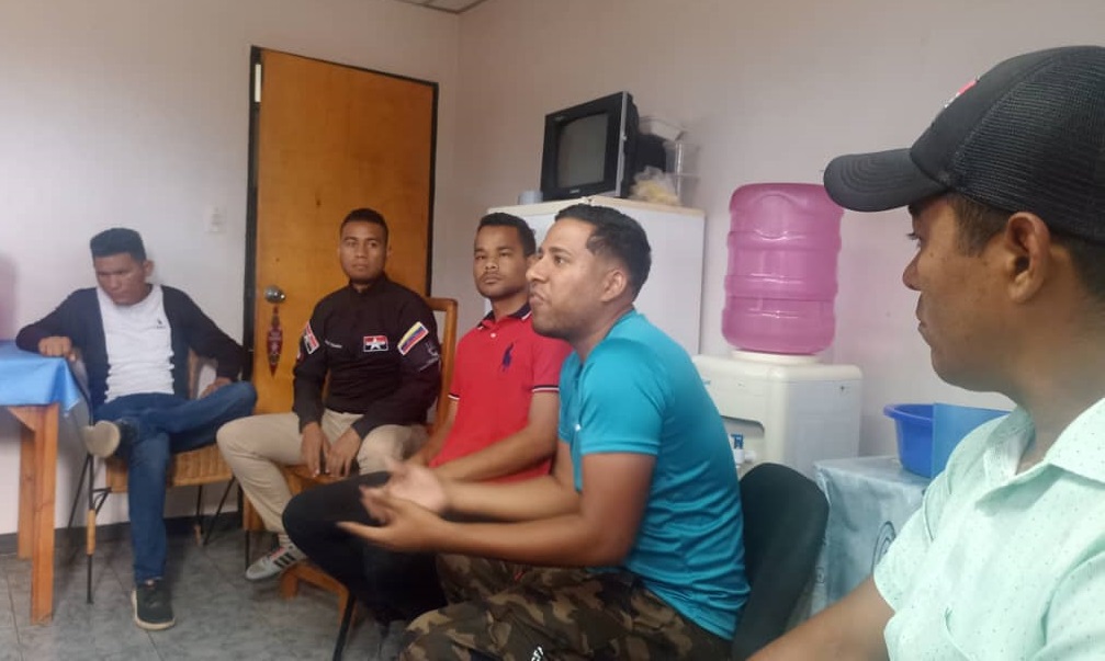 Infante_MRT's tweet photo. Desde Valle de la pascua municipio @Infante_MRT
la estructura política visito la Célula Estudiantil Universitaria con el fin de intercambiar saberes y experiencias sobre el planteamiento  consejista  en nuestras Universidades.
#MaximaConcienciaPopular
#ComunaYProducción https://t.co/dV9uj6cc08