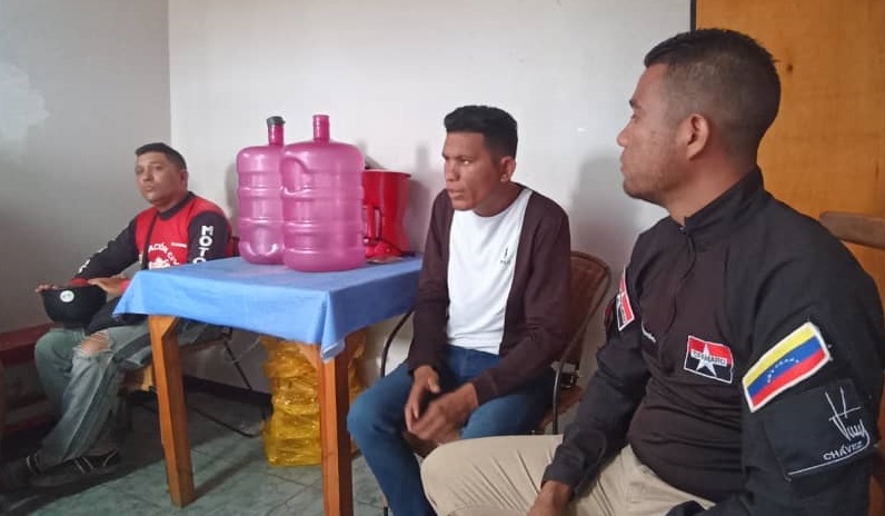 Infante_MRT's tweet photo. Desde Valle de la pascua municipio @Infante_MRT
la estructura política visito la Célula Estudiantil Universitaria con el fin de intercambiar saberes y experiencias sobre el planteamiento  consejista  en nuestras Universidades.
#MaximaConcienciaPopular
#ComunaYProducción https://t.co/dV9uj6cc08