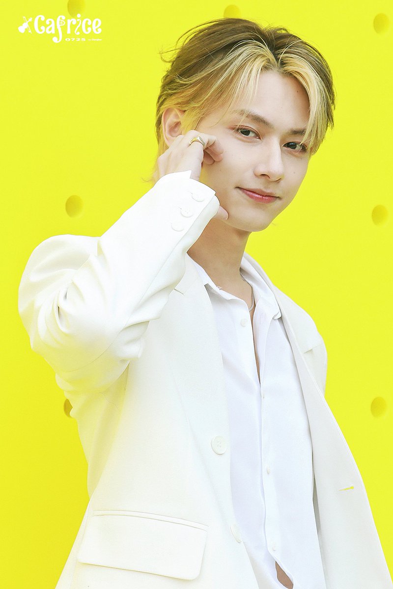 230303 ACQUA DI PARMA

#준 #문준휘 #文俊辉 #jun #SEVENTEEN #세븐틴 #APRILFOOLSDAY