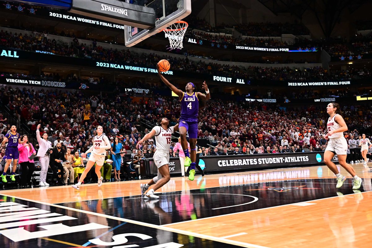 The Tigers Take The Lead 

Q4 | 4:46 

LSU 66, VT 62