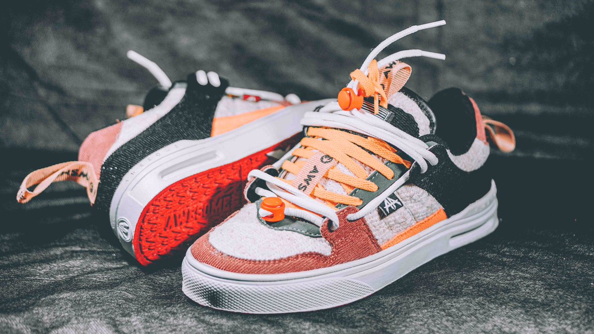 AWESOMEFOOTWEAR tweet media