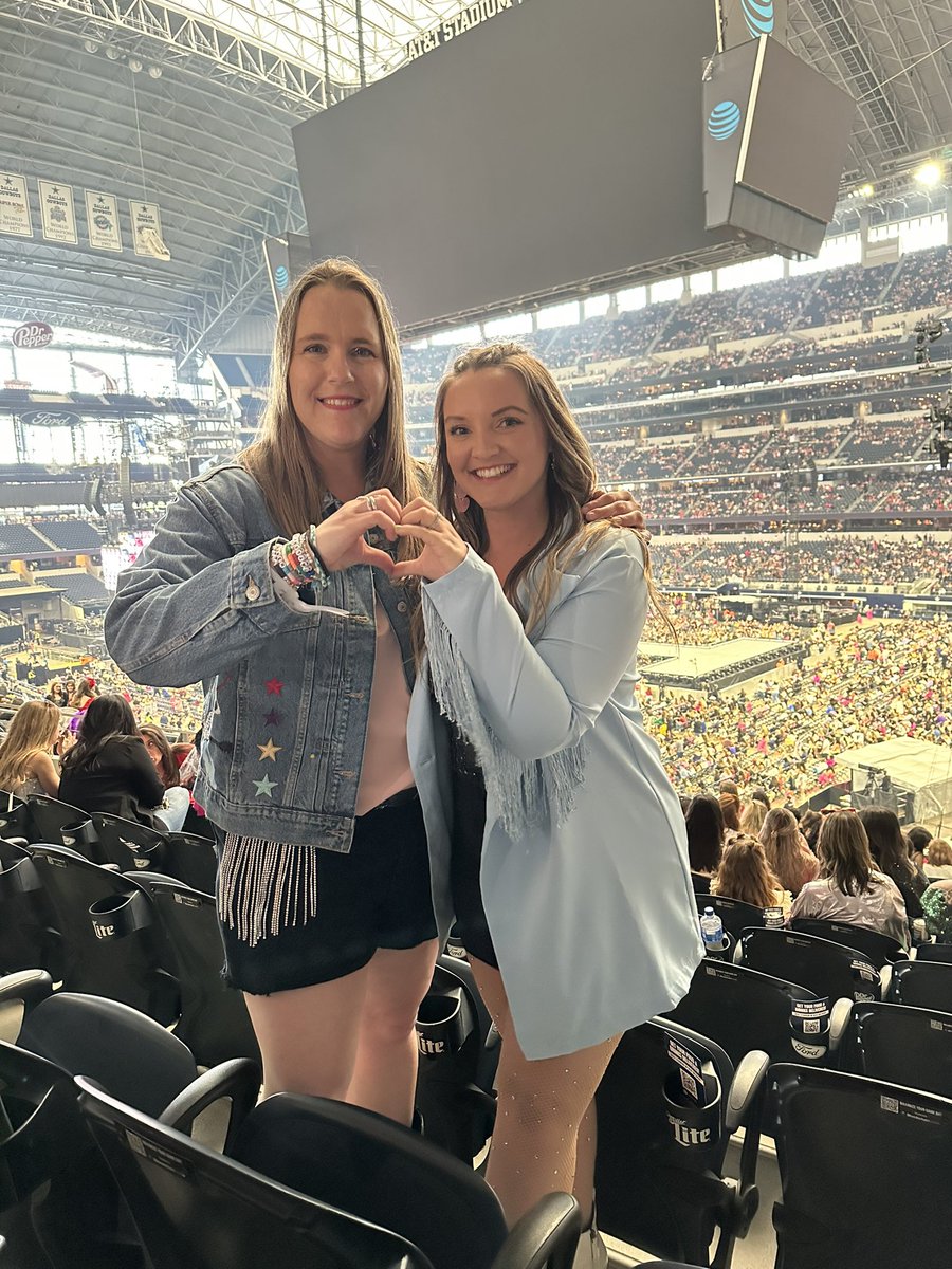 JenSchen28's tweet photo. Karma is getting to see @taylorswift13 tonight!! Having The Best Day &amp; so Enchanted to be here. @taylornation13 #ArlingtonTSTheErasTour #taylorswift https://t.co/vJZ30NtgaU