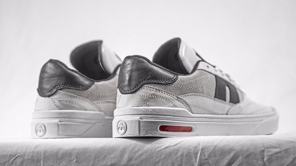 AWESOMEFOOTWEAR tweet media