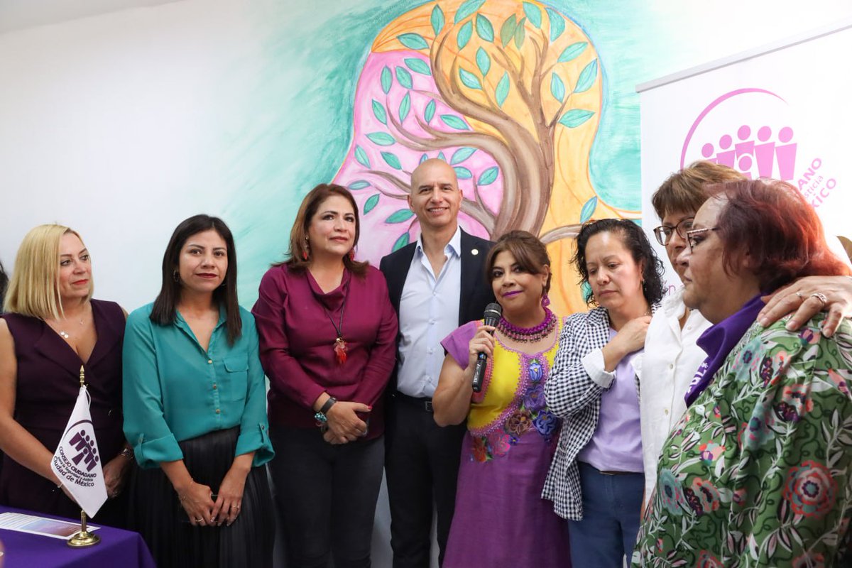 elconsejomx's tweet photo. Hoy se inauguró #COMPAZ en @Alc_Iztapalapa, un refugio para mujeres víctimas de violencia de género impulsado por @ClaraBrugadaM. Nuestro pdte. @guerrerochipres firmó el convenio de colaboración junto con representantes de @SeMujeresCDMX,@CONAVIM_MX,@SSaludCdMx y
@DIFCDMX https://t.co/0KRBBlM4Cm