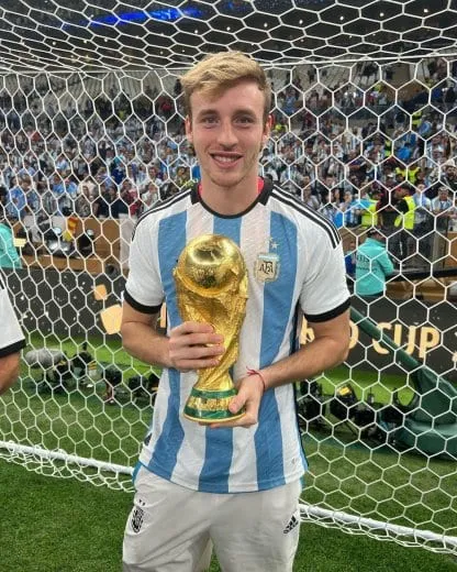 ArcoInvicto's tweet photo. Jugadores como Federico #Gerth, Lautaro #DiLollo, los hermanos Franco y Valentín #Carboni, Facundo #Buonanotte, Nico #Paz, Máximo #Perrone, Alejandro #Garnacho, Luka #Romero, Alejo #Véliz o Matías #Soulé dan esperanzas a la hinchada de que la séptima estrella es posible. https://t.co/AOXdLLOCOp
