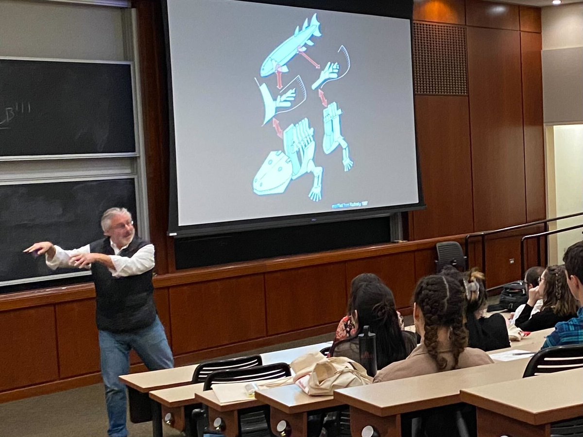 PaleoHan's tweet image. Starting #MidwestSICB @UChicago off with a bang! Thanks to @NeilShubin for a fantastic opening talk and to everyone who came for braving the thunderstorm!

I can’t wait for tomorrow!