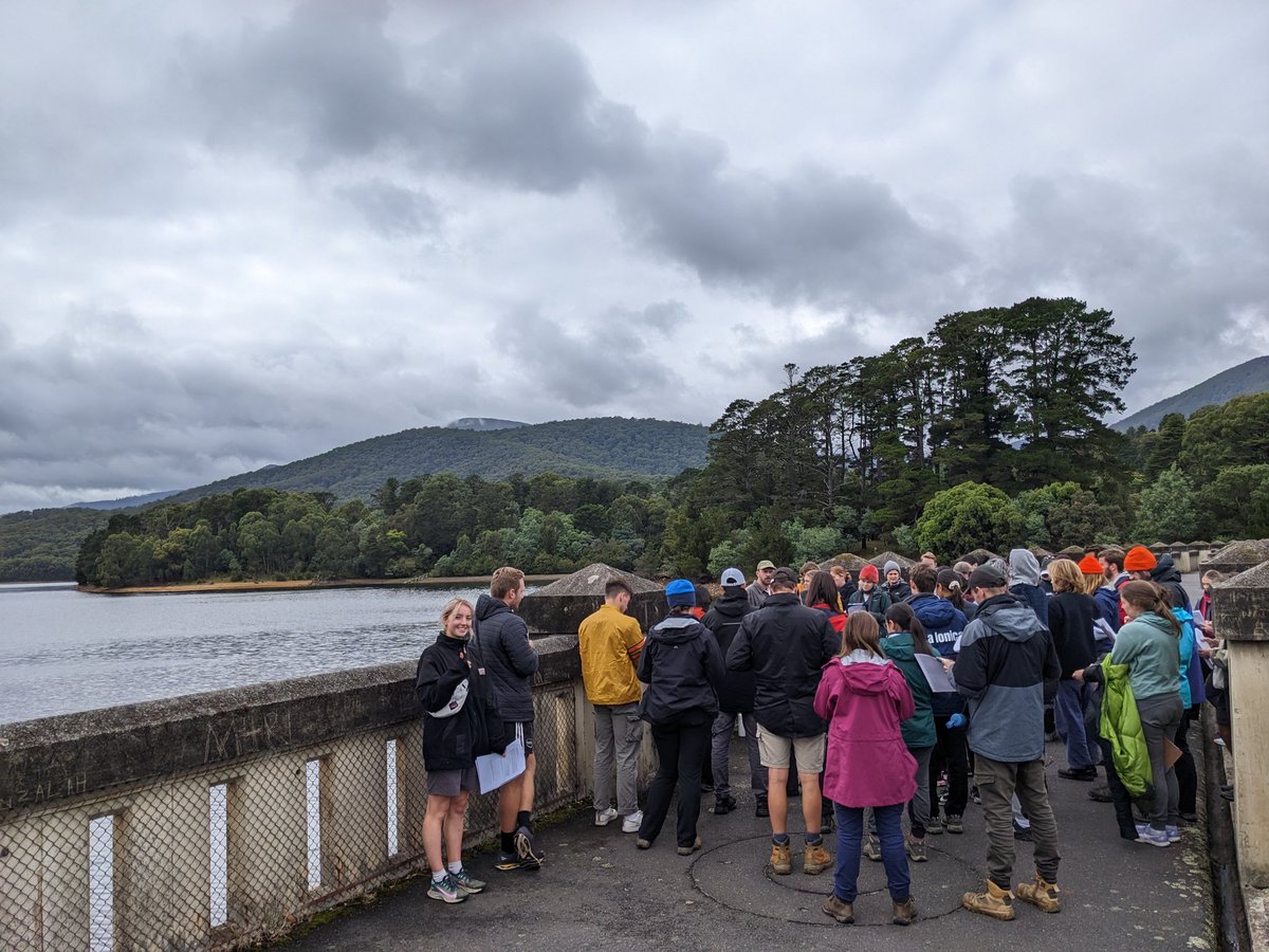 With @MonashUni EAE3331 Water and the Land students today, moving from headwaters in the range, to the meandering river on the floodplain. Melbourne's world class water resources are a product of this valley.