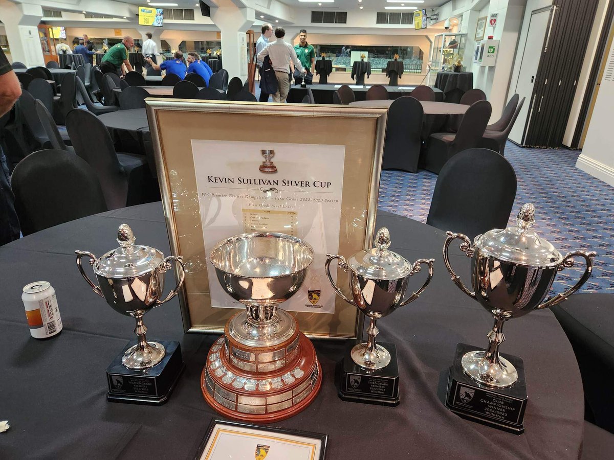 willettondrags's tweet photo. Decent haul from last nightโs Olly Cooley Medal! ๐๐ #flagons https://t.co/mMTRCuI7Gi
