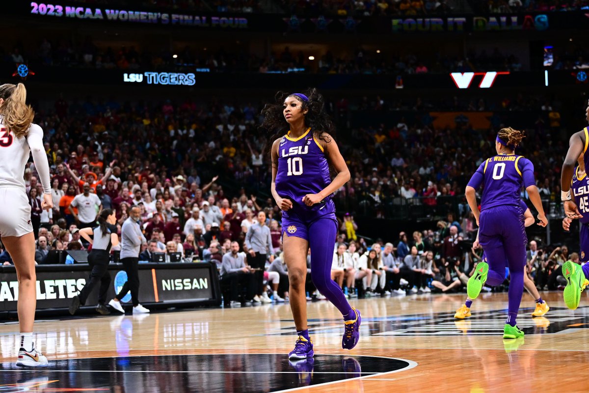 33 double-doubles.

She ties the NCAA record.