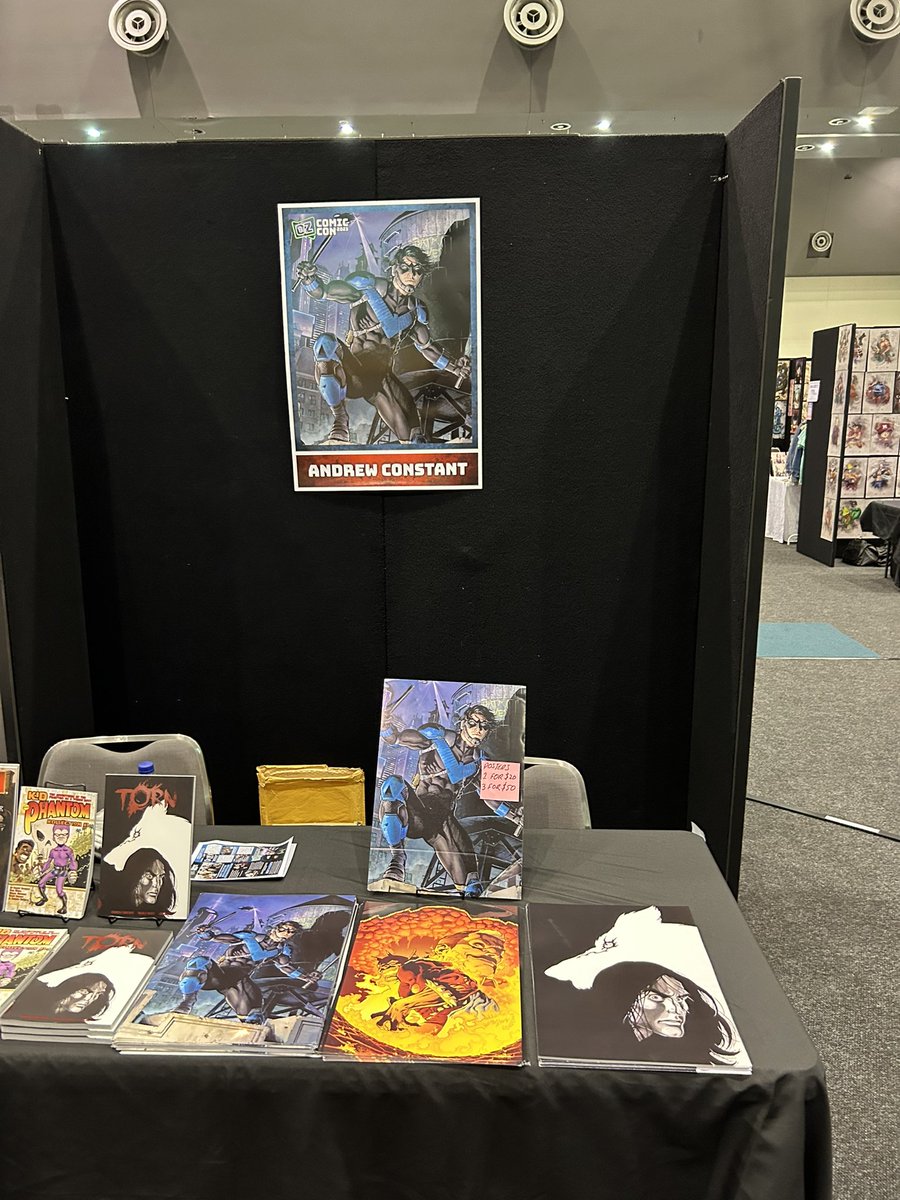 All set up for @OzComicCon Perth!
Right across from @NicolaScottArt and @gestaltcomics!
Ready to sign your shit and smile (semi)politely.