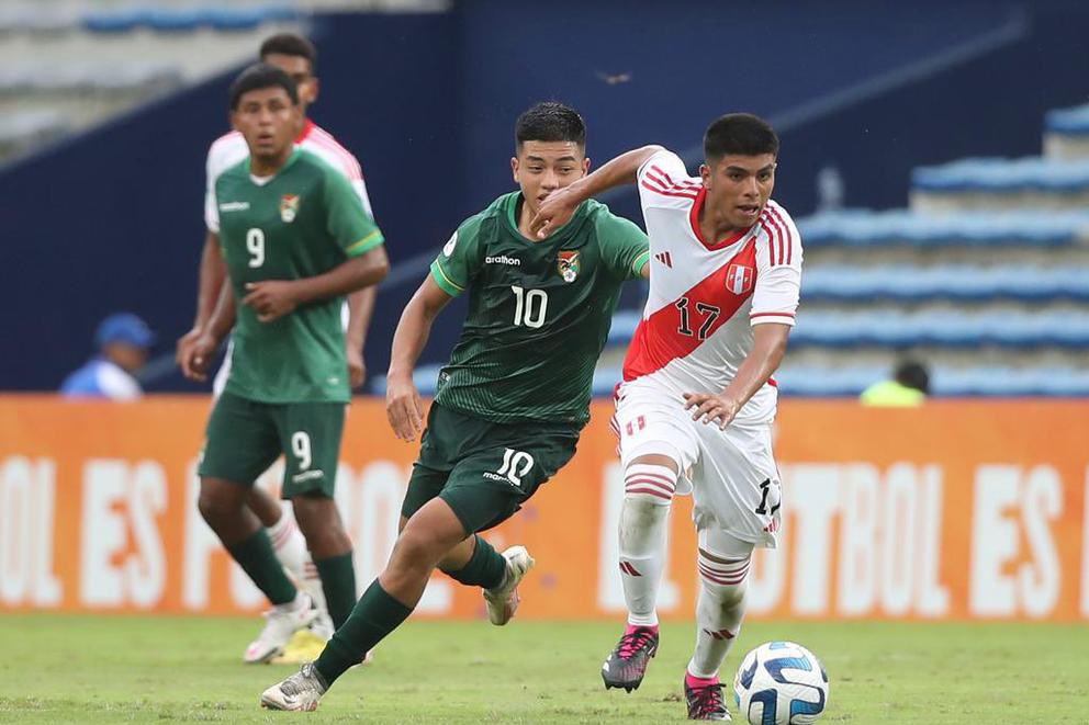 marceloclaure's tweet image. Feliz de que los jugadores del @Bolivar_Oficial hayan contribuido a esta gran victoria. 
¡Orgulloso de nuestros jóvenes futbolistas, futuros ídolos de nuestro país! 🇧🇴⚽️👏 #VamosBolivia #Sub17 #Bolívar