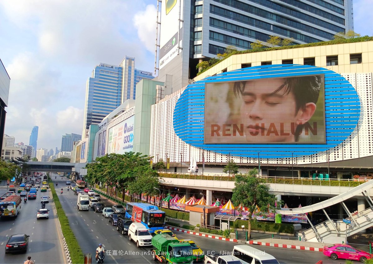 JiarenThailand's tweet photo. It has started, #Renjialun Birthday by #Jiarenthailand

April 1-15, 2023 MBK MEGA LED
big screen in the middle of Bangkok city, Thailand With the power of love of Jia Ren Thai Happy birthday to my dearest Jailun Be happy and healthy on your 34th birthday
#411GrowingWithRenJialun https://t.co/XTcGRgtxD3