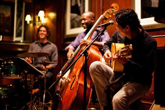 ImperialHouseSD's tweet photo. Live Music 💯#ImperialSteakhouse 🍻🎉🙌🍸 https://t.co/7s4Gz4tBk6