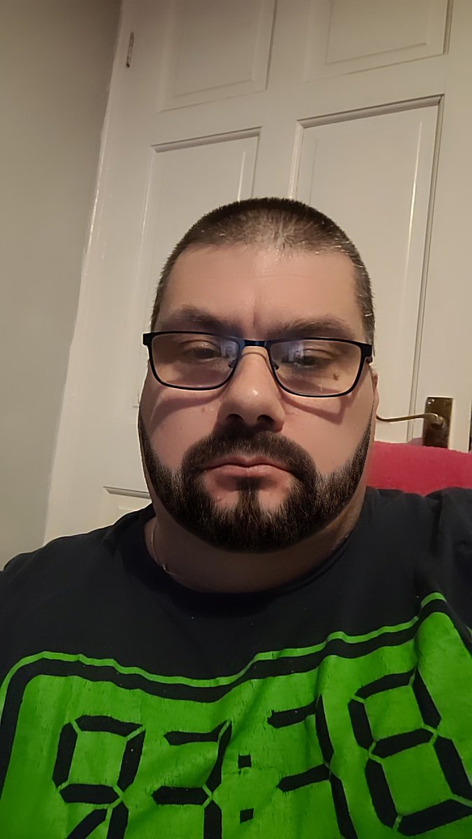 Michael14577683's tweet photo. 50 year male from wales https://t.co/PBjtCtqgXT