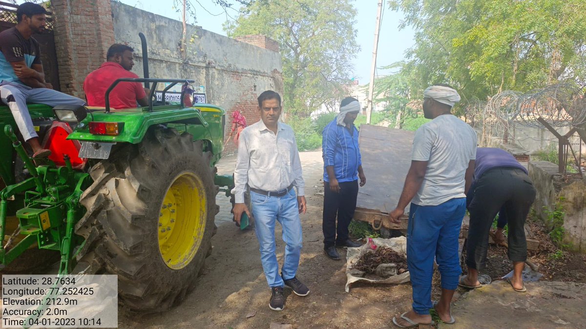 SwachhLoni's tweet photo. #ULBCode-800733 #निकायलोनी में सम्मिलित हुए 11 गांव में नगर पालिका परिषद् लोनी द्वारा सफाई व्यवस्था कराई जा रही है, #स्वच्छता_परमो_धर्म:
@myogiadityanath
@NagarVikasUP
@aksharmabharat
@SwachhBharatGov
@SwachSurvekshan
@dm_ghaziabad @swachhbharat
@HardeepSPuri
@akkisbm @UPGovt https://t.co/CGs38olHlB