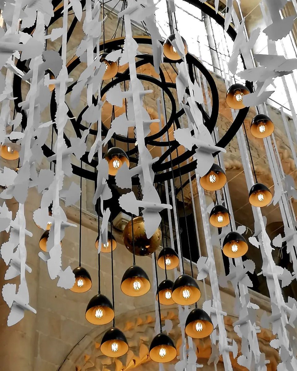 Each of the 15,000 doves which make up Peace Doves was individually handmade. Many of them carry prayers and messages of hope.

Peter Walker’s Peace Doves closes on the 18th April

📷 su.walker.963