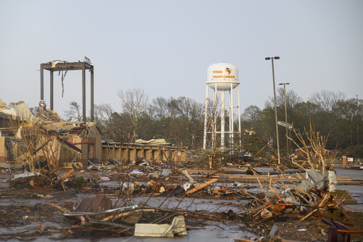 Sam85373827's tweet photo. @WMCActionNews5 I’ve got photos from the Wynne Tornado if you all would like them. https://t.co/xyaZZdbosO