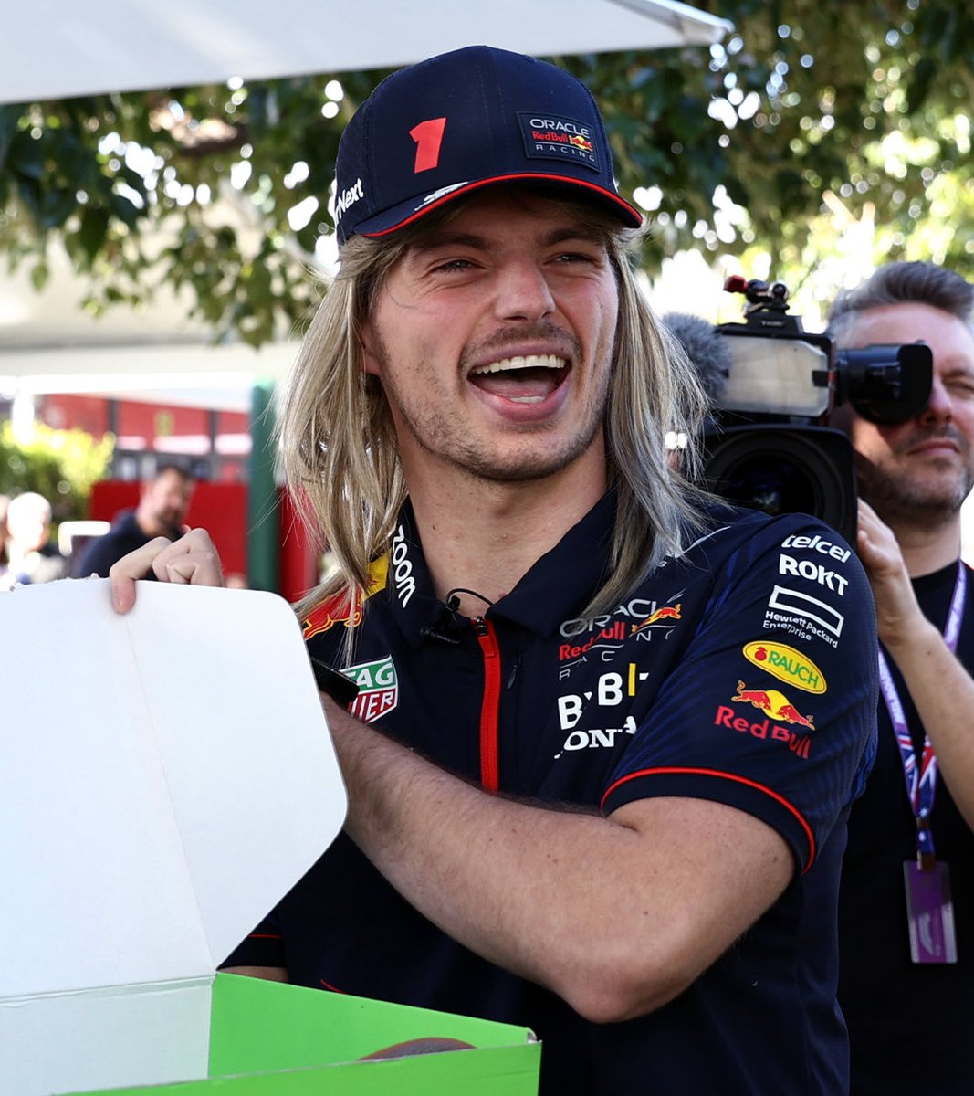 LockUpBrasil's tweet photo. 🦁🇳🇱🇦🇺🥇

A POLE É DE VERSTAPPEN NA AUSTRÁLIA!

Nessa madrugada, Max Verstappen garantiu mais uma pole! Com grande resultados das Mercedes (Russell em 2° e Hamilton em 3°), será que teremos competição amanhã!

#AustralianGP https://t.co/f8LyDe4kBg