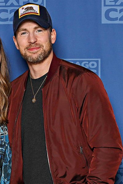 Chris Evans & Ana De Armas Stan on Twitter: "@ChrisEvans today at @c2e2