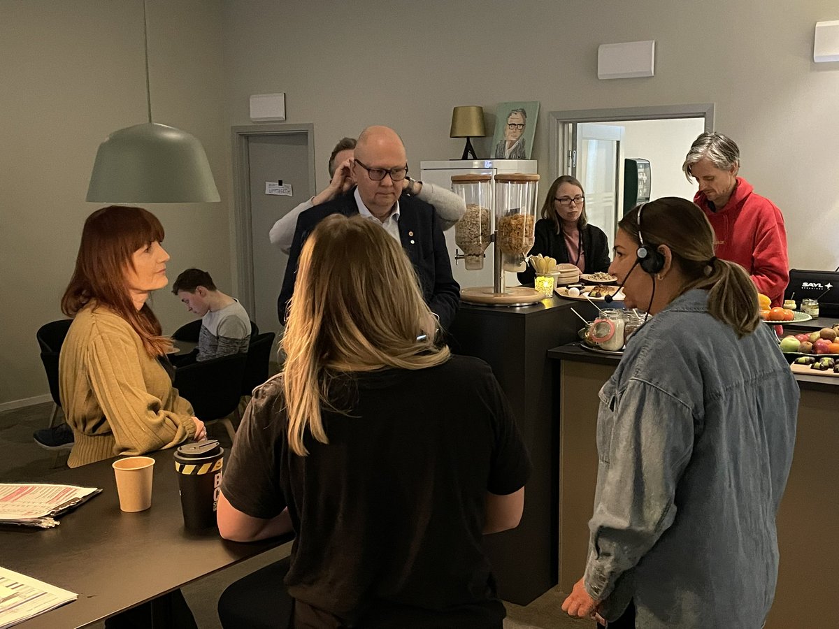 Debatt i TV4 om nya Industriavtalet. <a href="/WahlbergKlas/">Klas Wåhlberg</a> och Marie Nilsson <a href="/ifmetall/">IF Metall</a>