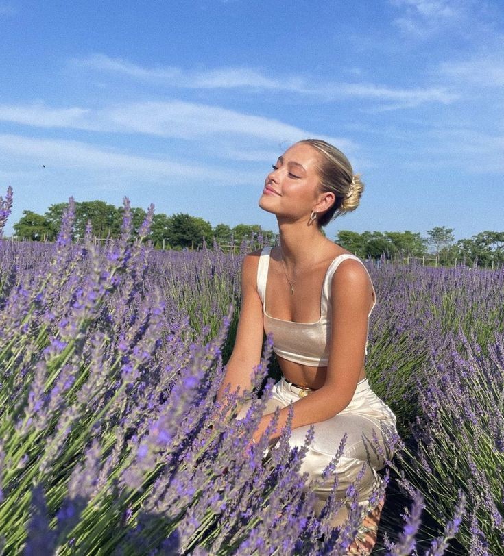 Good Morning to those who spread  beauty in this world who make wreaths around our hearts,, who spread love, kindness and peace to those around them 
Hopefully it is blessed 

         დ💜🌸~Happy April~🌸💜დ
pin.it/3dx7ojC