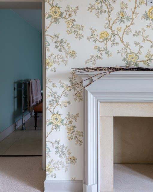 Based on the 18th-century chintzes from the Coast in southern India, @lewisandwood Indienne wallpaper in colourway quince adds a romantic, whimsical feeling to our client's guest bedroom. 

#bedroomdecor #bedroomdesign #architecture #bedroomideas #bedroominspo #bedroom #decor #i