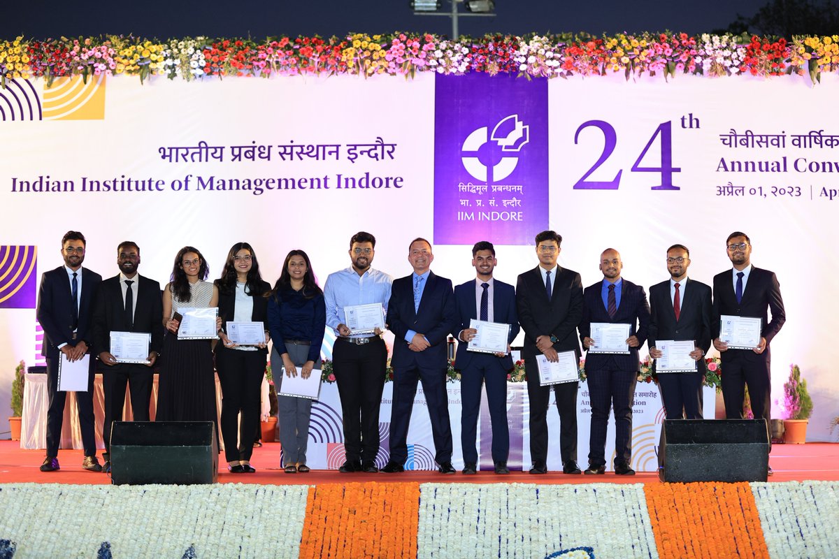 IIM_I's tweet photo. The #24thConvocation began with the Pre-Convocation ceremony on March 31, 2023, which witnessed the distribution of certificates to the coordinators of various student committees by Prof. @askhimanshurai.
#IIMIat26 #IIMIndore #StudentCommittees #Achievers https://t.co/tEdLZJLbxg